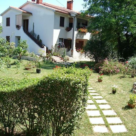 Apartments Valoda Nedescina Luaran gambar