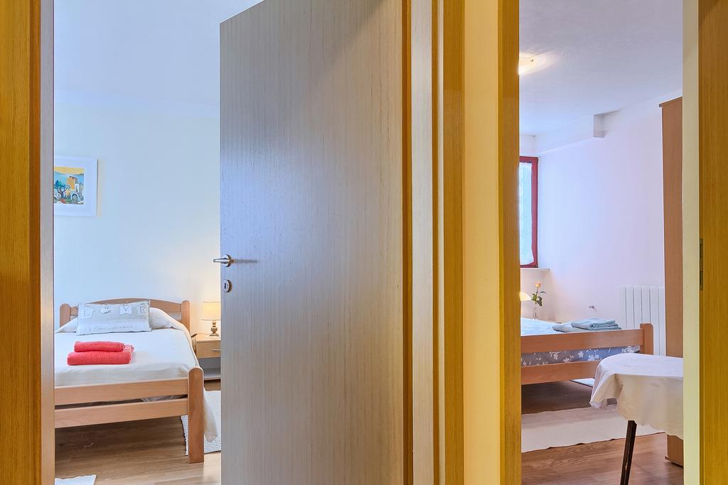 Apartments Valoda Nedescina Luaran gambar