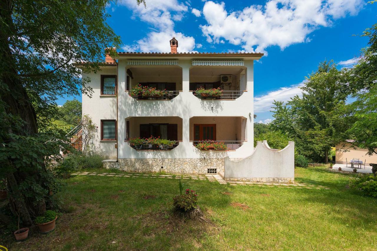 Apartments Valoda Nedescina Luaran gambar